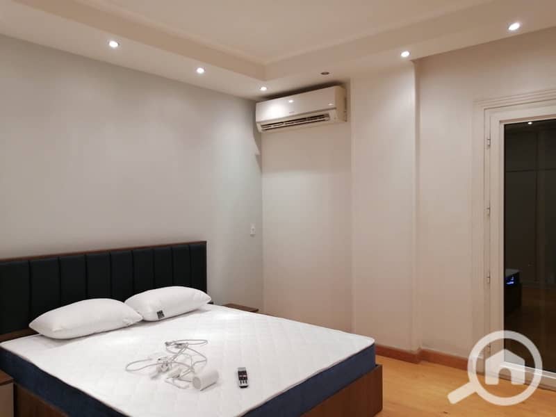 12 874d1576-bdf3-48d5-b231-70fc5dfd5d89. jpeg