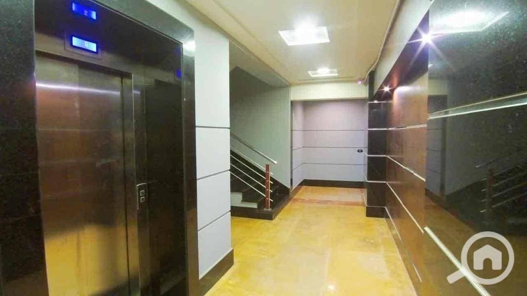 24 573e03f7-9d74-4382-9037-758848dd8c77. jpg