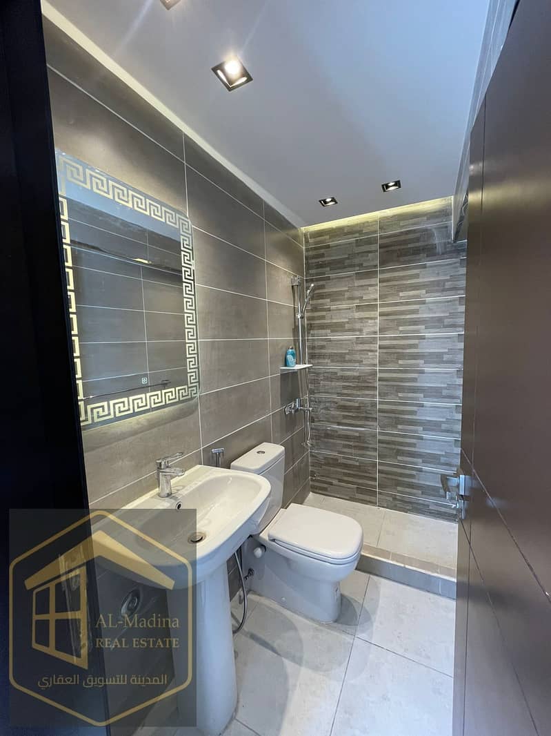 16 WhatsApp Image 2025-11-27 at 16.17. 21. jpeg