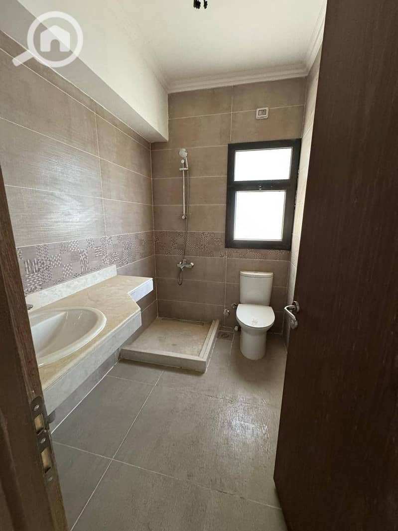 3 9e9b6af0-2632-45c1-96a0-c9456772a50b. jpg