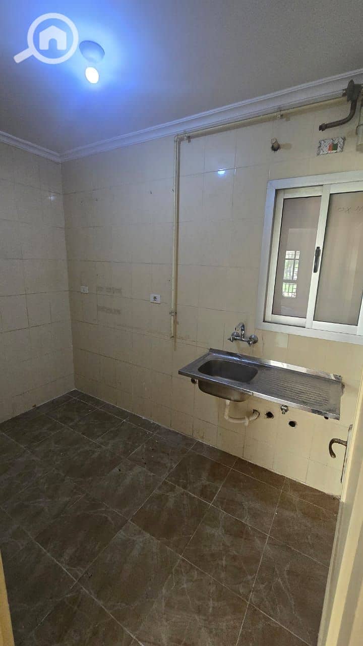 9 c8f2629b-3bb0-4142-b13e-458455e83edf. jpg