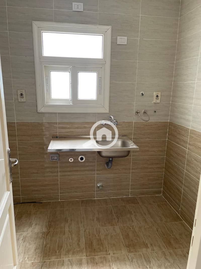 4 1ce3f21d-ea63-493b-bd9d-3599ec56e197. jpg