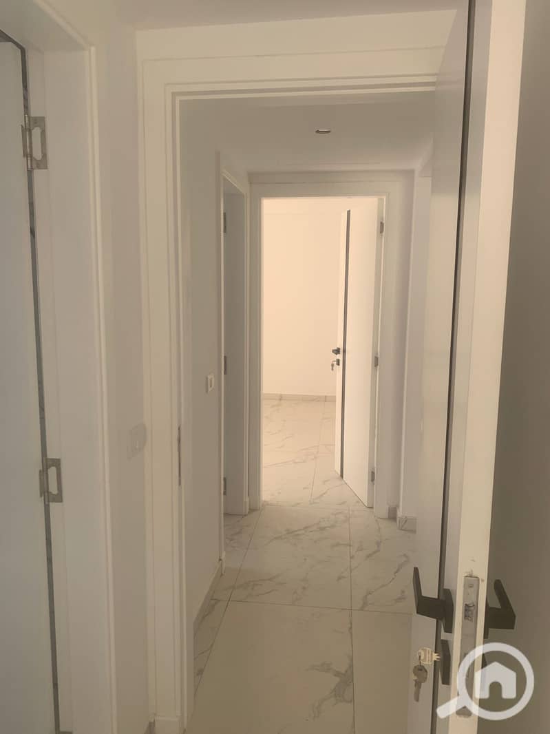 4 b46edc73-5c12-4045-9282-15e7780cedde. jpg