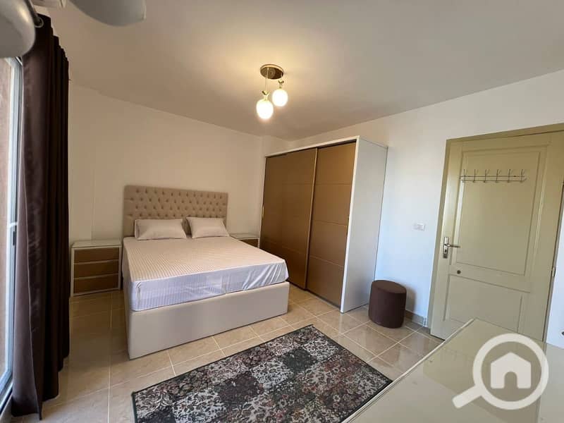 12 c954ed14-2015-44d6-8f7f-5371ae18862e. jpg