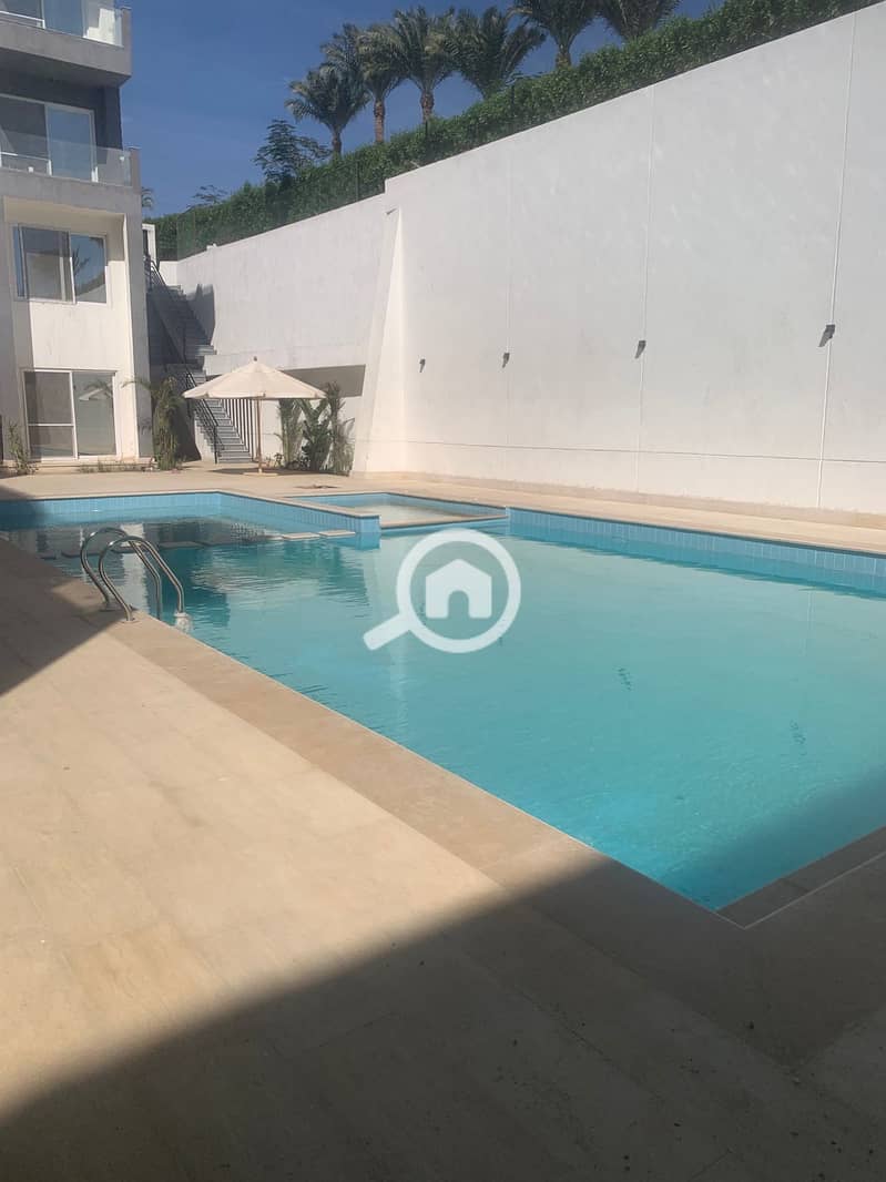 2 18d62f8a-67c4-457c-a63c-4e49924e3adf. jpg