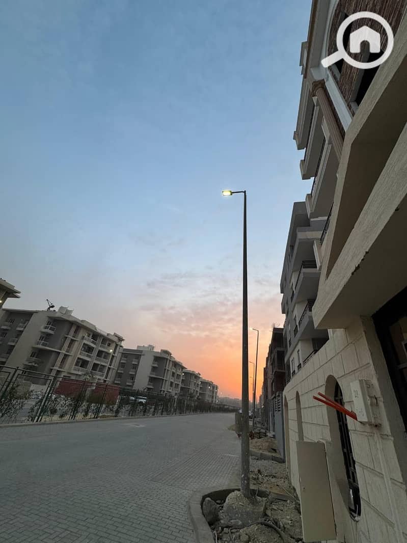 9 b0db3738-378b-402f-8948-1d0c65b56f0f. jpg