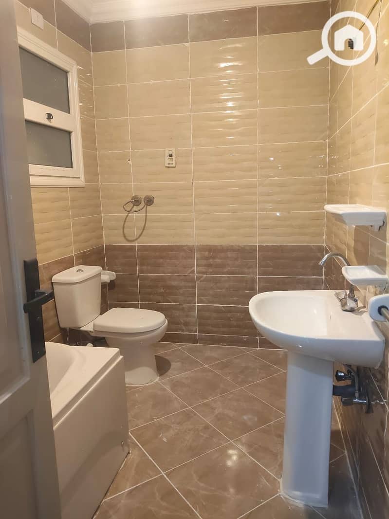 4 5a332698-419d-4816-af05-4b11a87d4ca1. jpeg