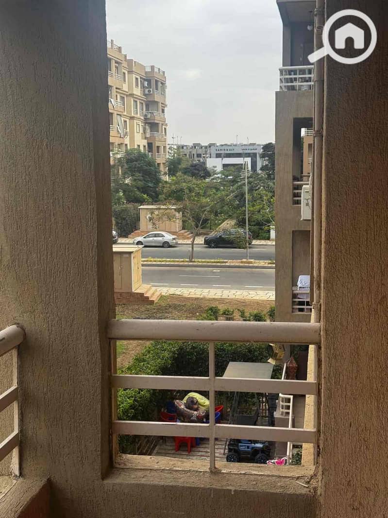 4 b85657eb-e2d1-4f1d-a638-68236d36427b. jpg