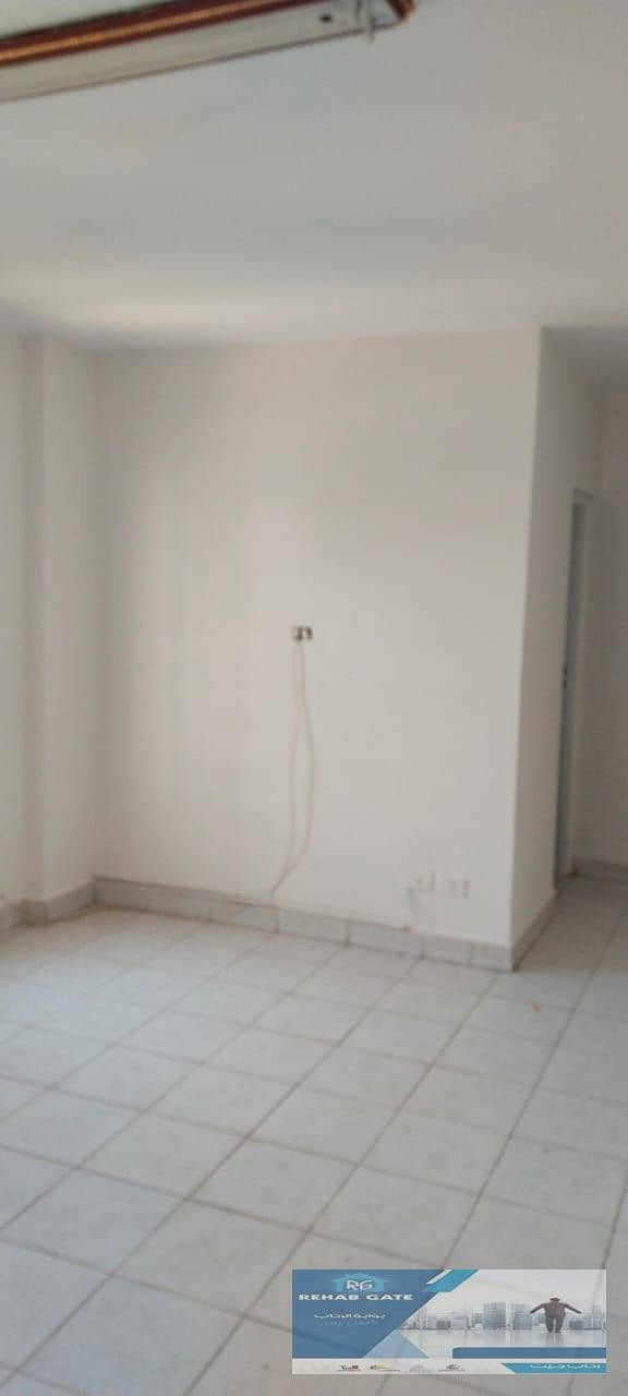 8 e8af110d-0223-46d7-b63a-d98ce7ffb385. jpg