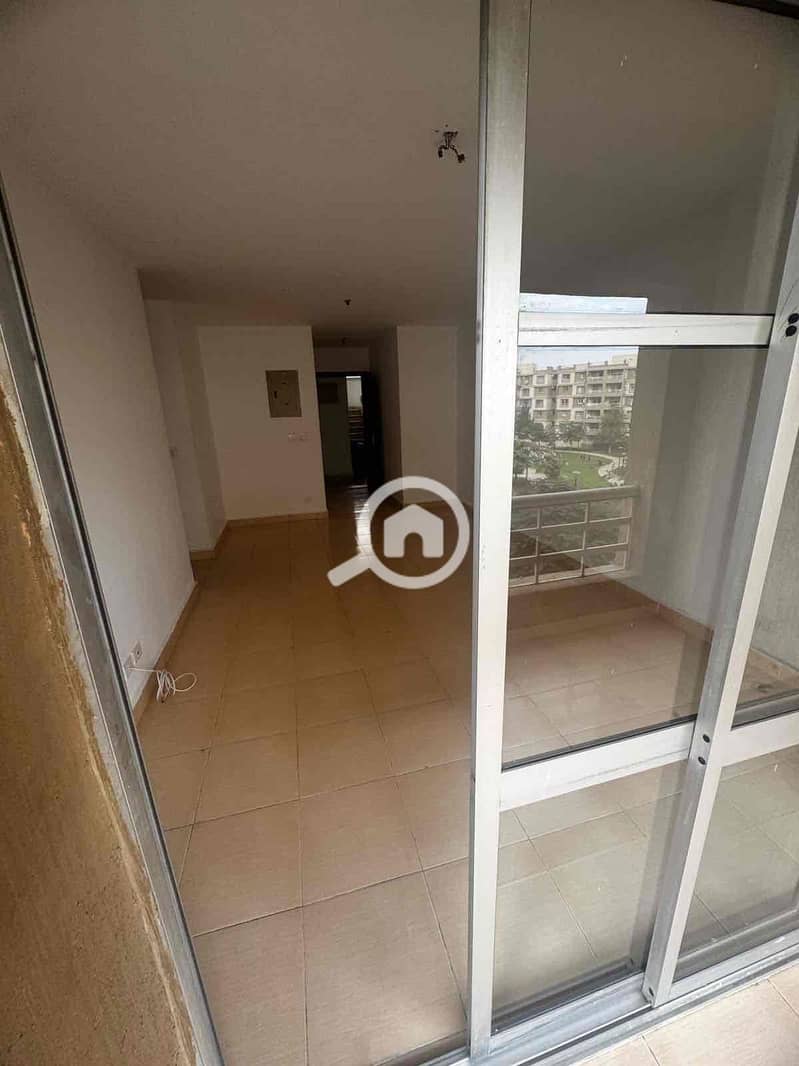 4 e03ad721-cb9d-47cc-b5fa-5aa58591c20d. jpg