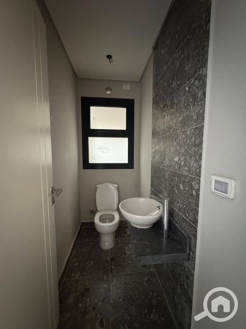 2 WhatsApp Image 2025-11-30 at 14.18. 58_7db12cc4. jpg