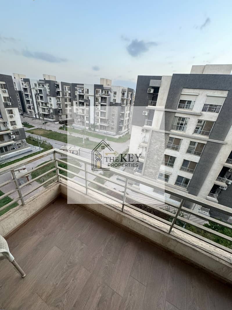 10 7cdec5d5-ef8d-4db8-83e1-16193478efc7. jpg