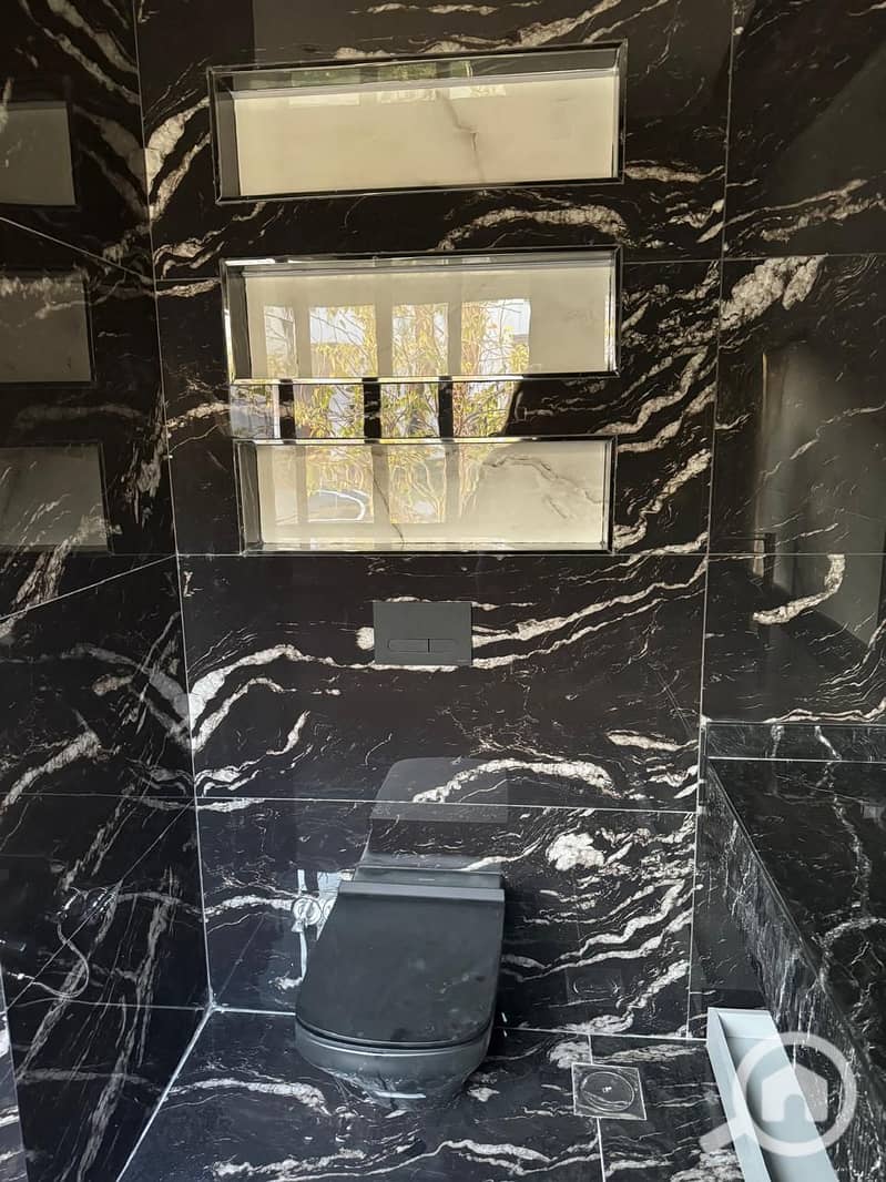 9 bc7164fe-1842-4d0b-9d55-489e1e6a3e29. jpg