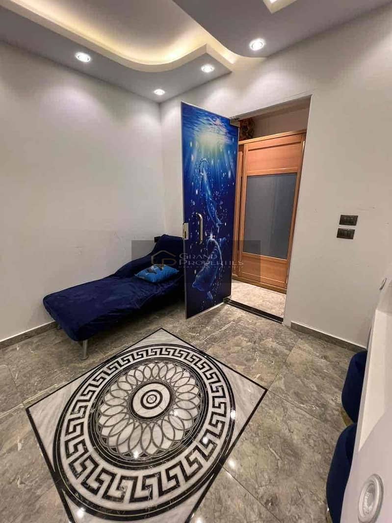 12 e6bfcbcd-772e-4937-81f8-8f13d88c3251. jpg