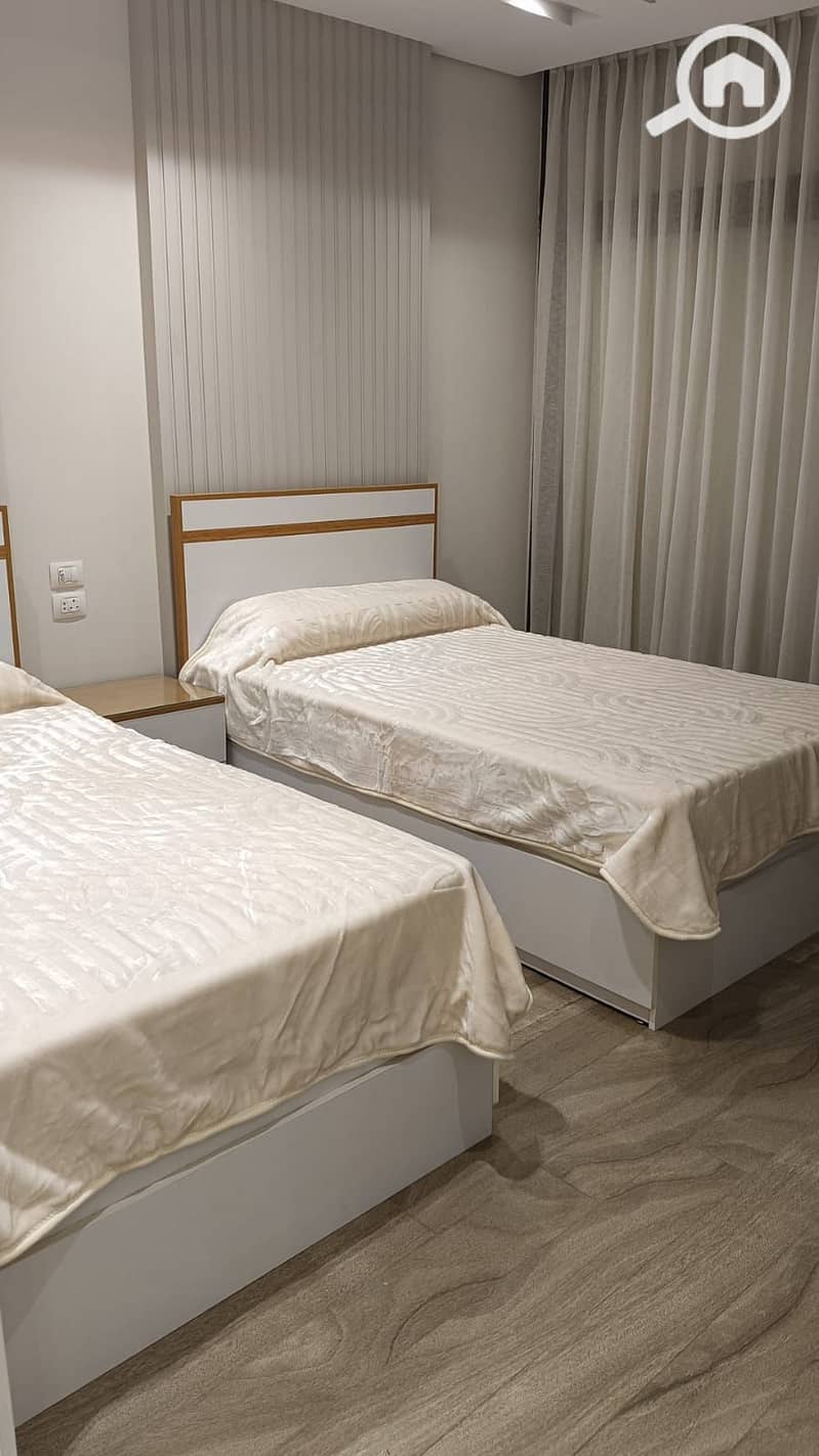 10 0922a2dc-bfd1-4355-945b-b56e972aaa2b. jpg