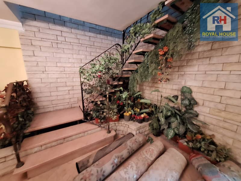 13 984363c5-8c75-47e2-b361-5831da21e4d2. jpg