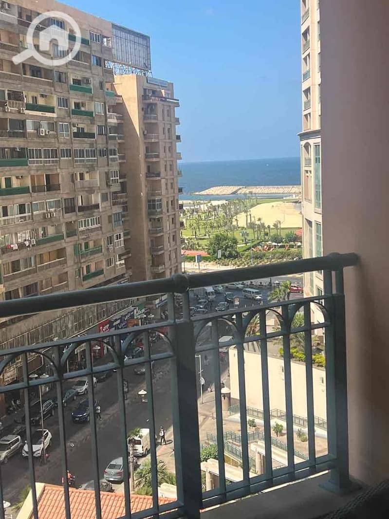 8 b2f5544d-bc12-4a5c-a71d-328276ddd2e1. jpg