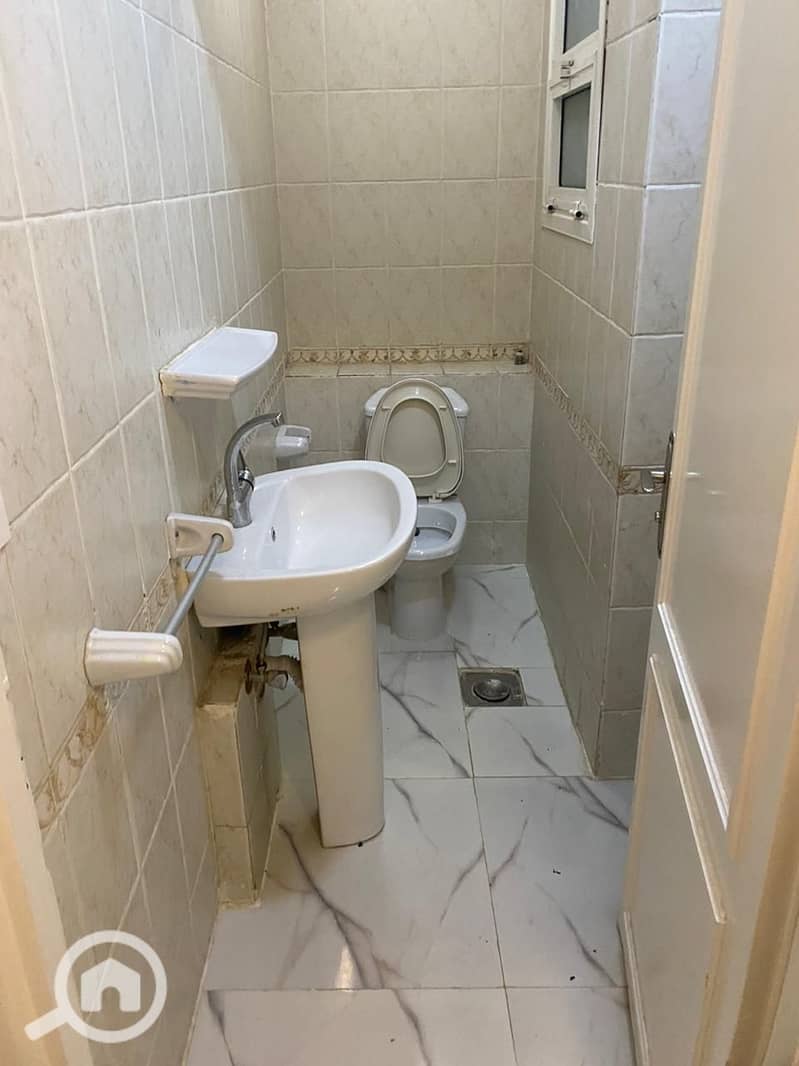 10 9fe3af57-d16c-40e9-a51c-932d7c63f78f. jpeg