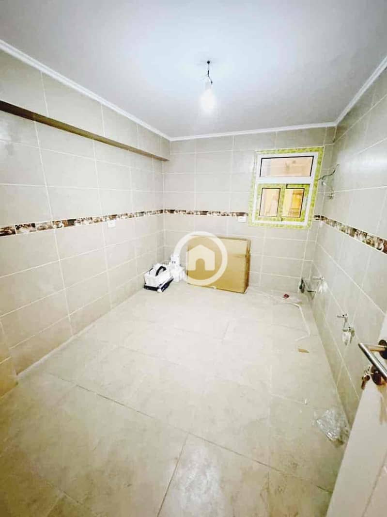 9 e168a7c3-a4bb-45e4-bda4-1024ba195dfe. jpg