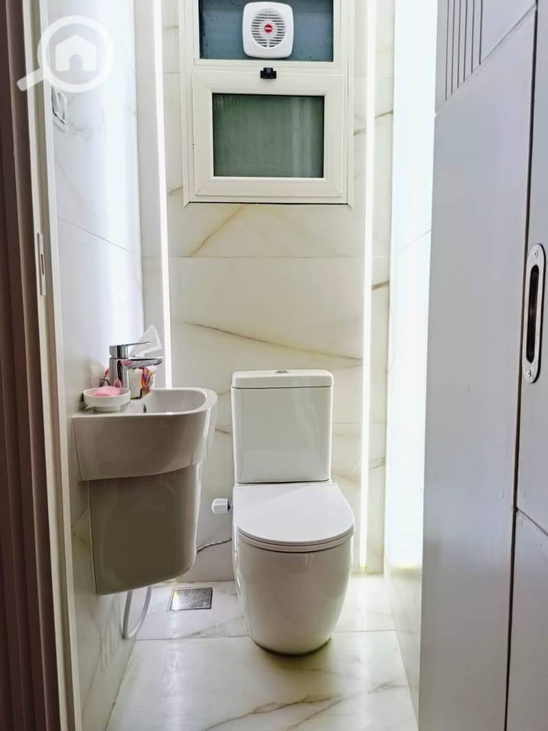 4 9d42f2da-9ae8-4304-a38a-e74e09eedd0d. jpeg