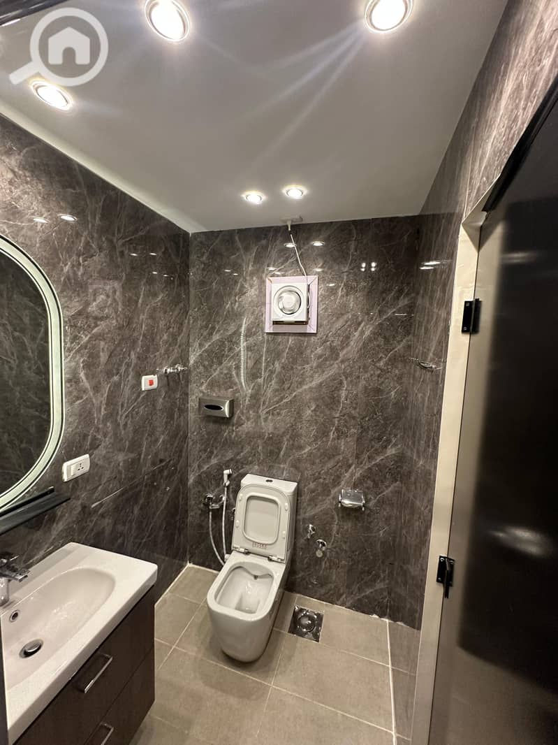 8 92f5c5ab-aeed-4677-860e-ddef5baf0c1c. jpeg