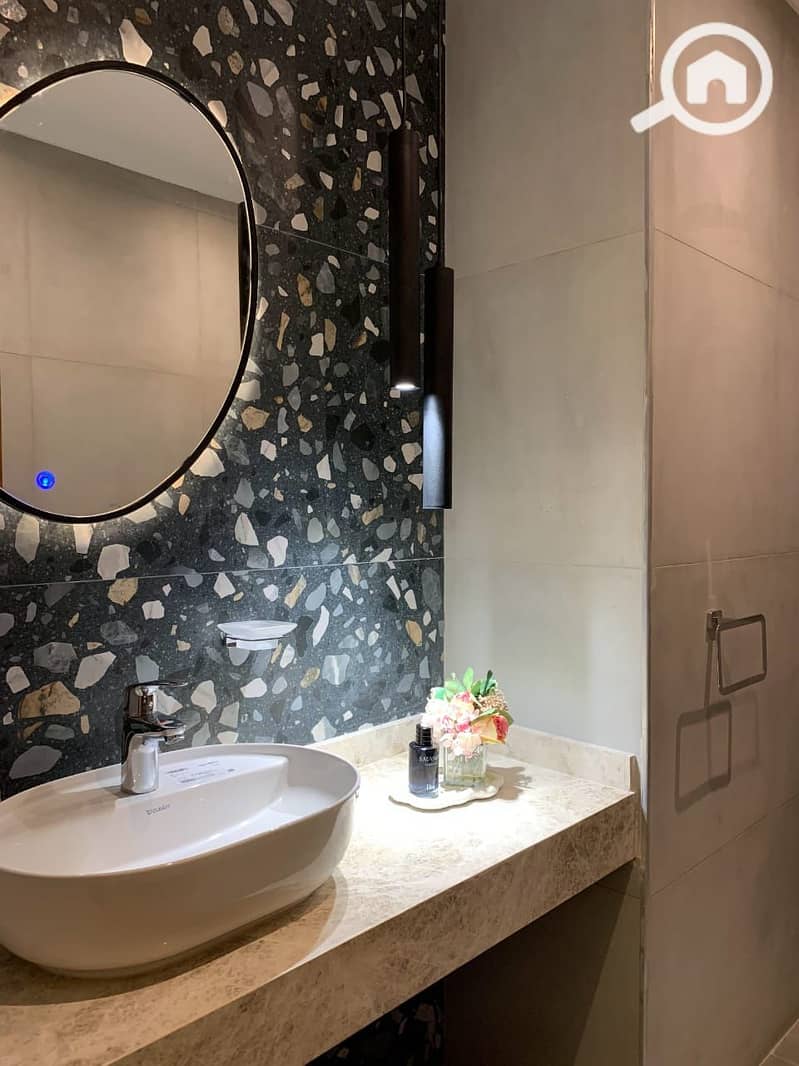 18 e0fe420c-f0fc-44ff-bf6a-76e6e8587000. jpeg