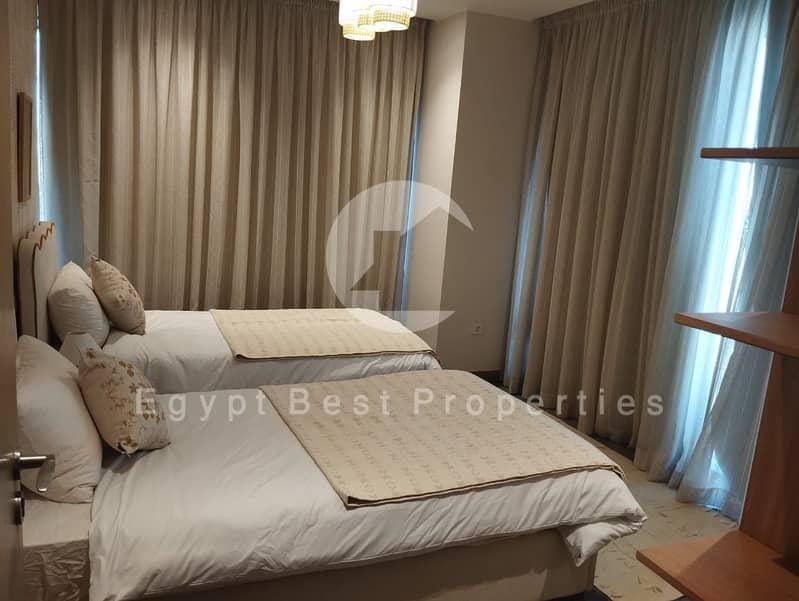 12 f034762d-881a-4616-bd32-68ca20a59940. jpeg