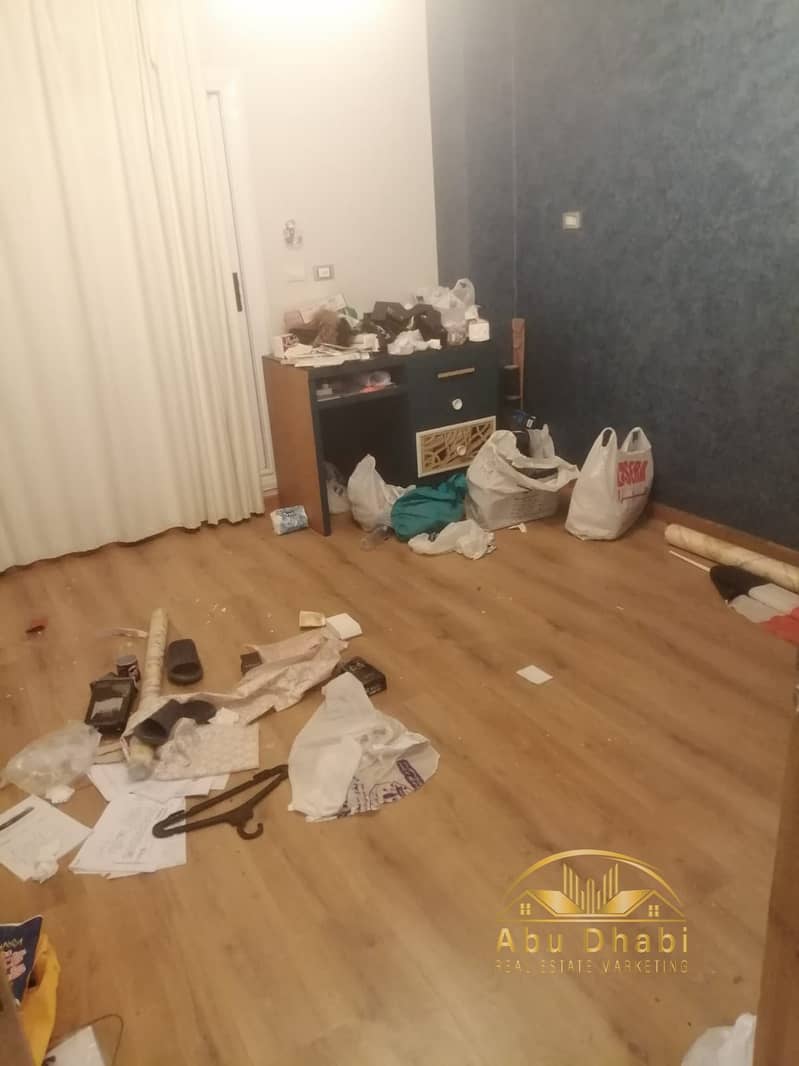 17 abf27d9d-1621-42cc-8f37-c2ec00cf8848. jpg