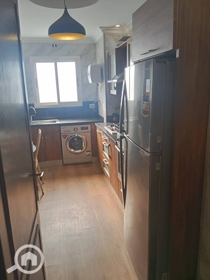 18 e42a1d5c-82c7-4f1a-8aac-7d077aa0a445. jpg