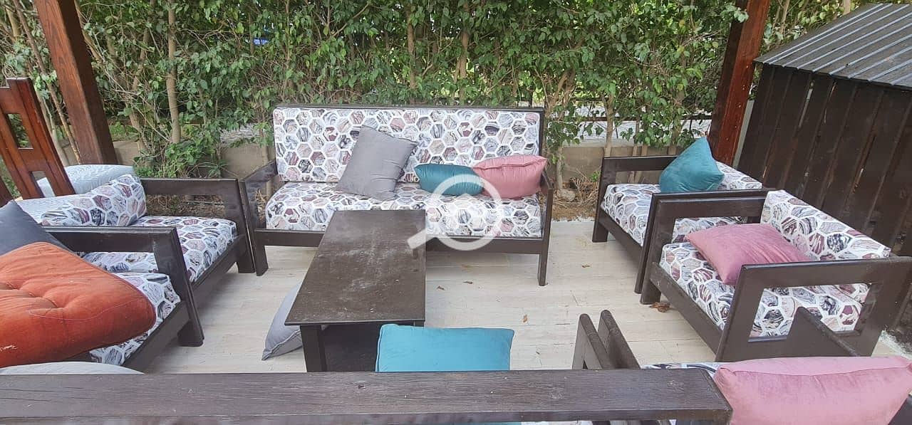 5 7608f710-9c2a-4f84-8d18-8d45a6793dd0. jpg