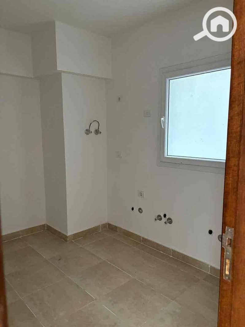 6 81a10870-2a8b-4c7a-a5ca-b546626cd878. jpg