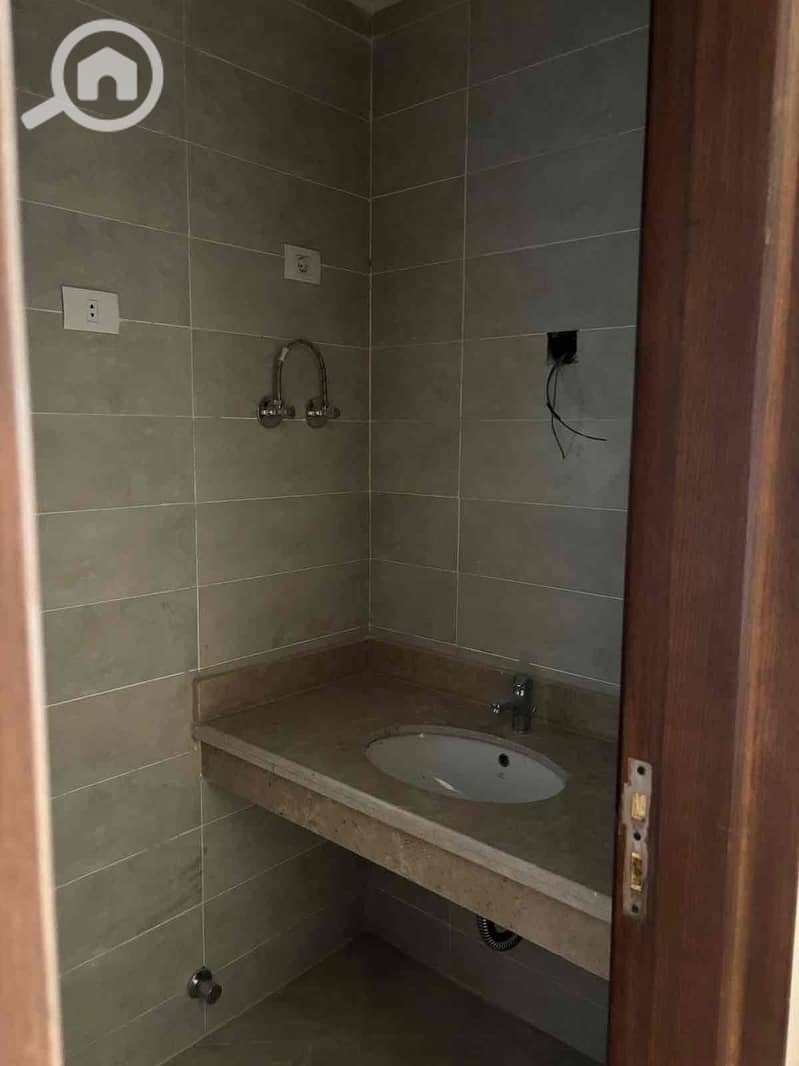 7 8f752e41-91f4-4e74-9c49-bfa7484243a6. jpg