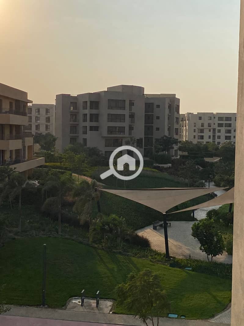 4 5155bb94-e6d1-4c34-8ce1-47eae3bc2b22. jpg