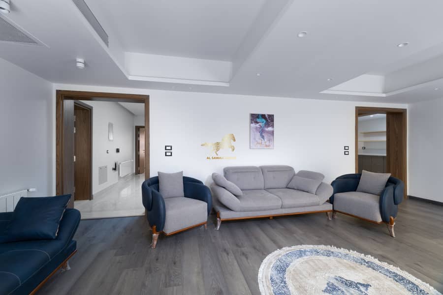 19 IMG_8063-Edit-Edit. jpg