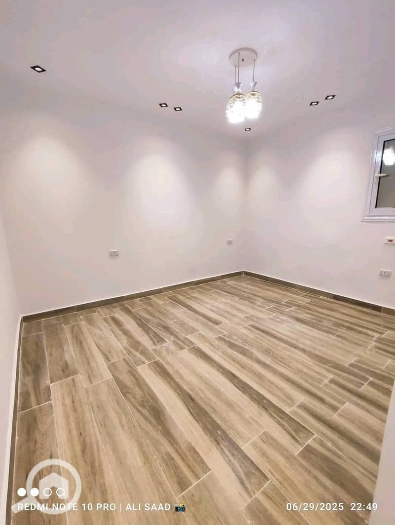 8 8b19e9e7-ceaf-4481-9c7b-07b84fee4b57. jpg