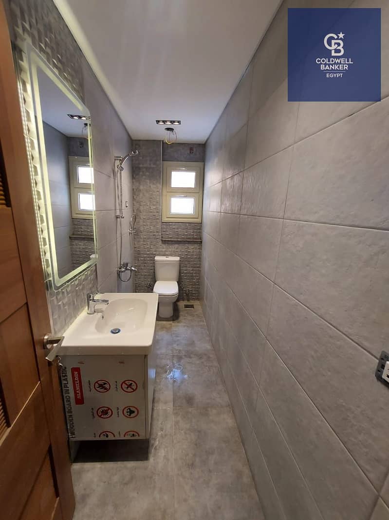 12 11a296a4-8076-45d3-9fdd-f7854891a3de. jpeg