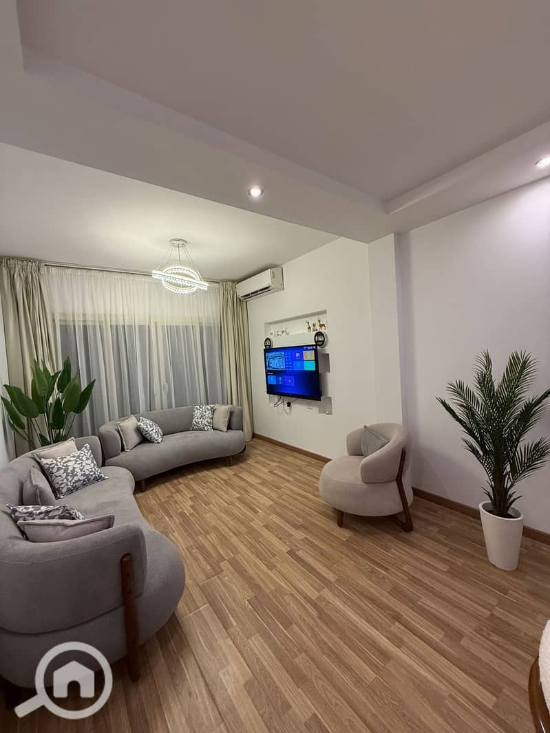 10 ef92ae27-ab42-4188-8e2a-3e64072ab2ff. jpeg