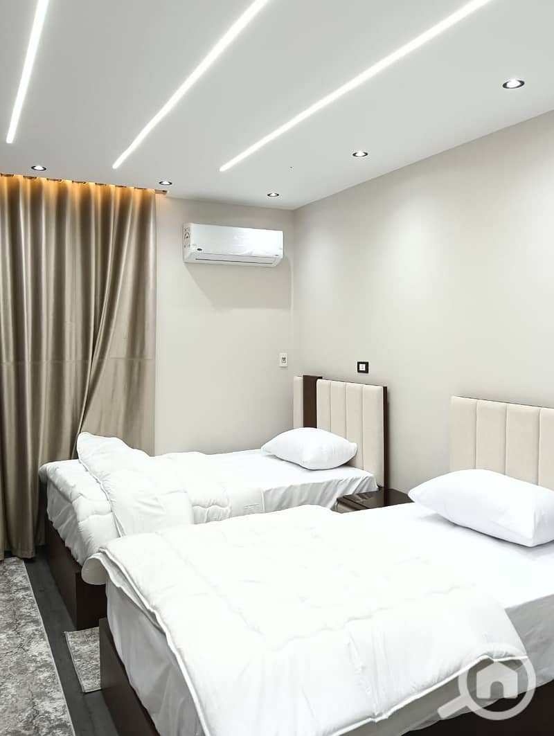 14 00076b77-9774-462d-84e7-cb12c84e6992. jpg