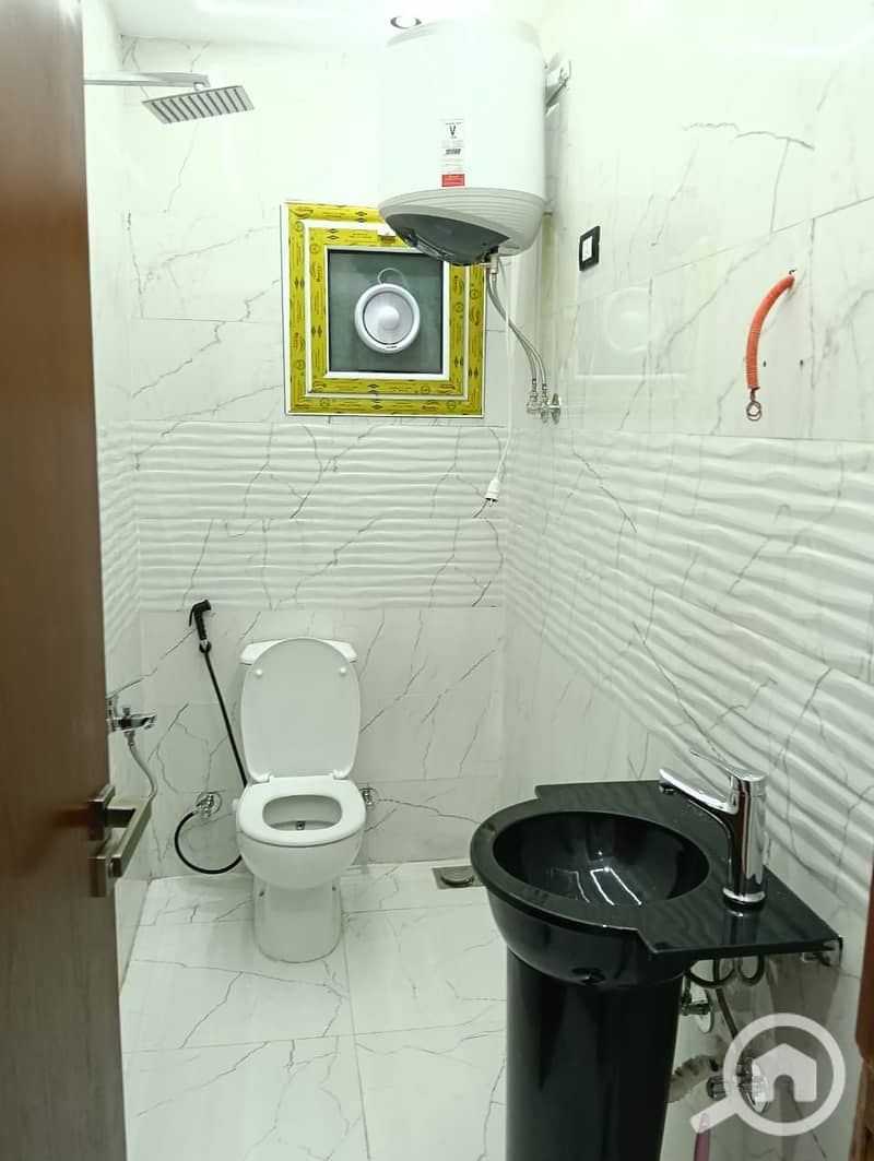 24 f0c28e2d-e074-441b-9dae-1207dbce5607. jpg