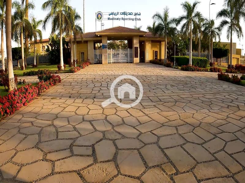 8 نادي مدينتي. jpg