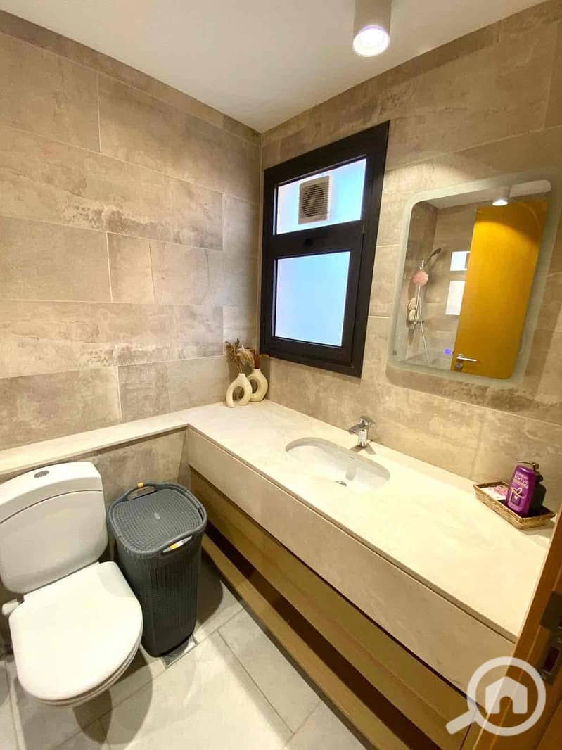 4 4732ccb9-7a2a-4f22-ba85-273eed208423. jpg