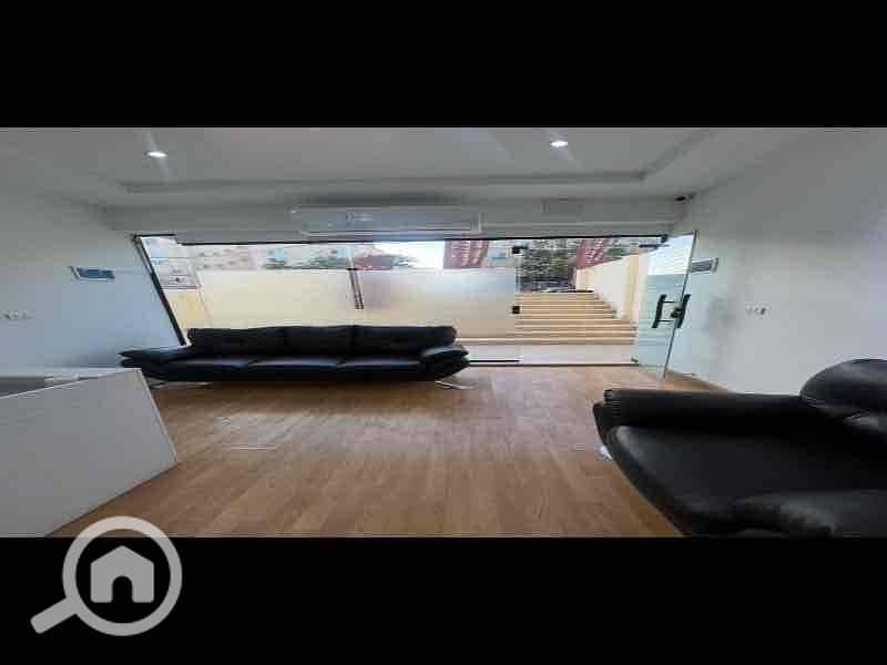 8 d67b8585-6c4c-4d92-bc1f-43a5cc71af56. jpg