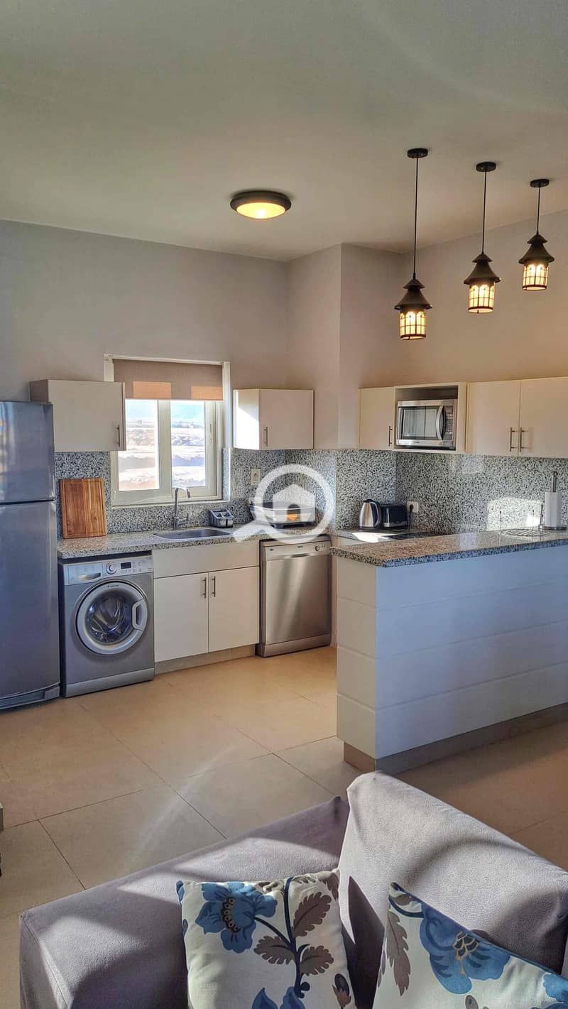 4 56c0b8c8-ebe5-4e56-87dc-93e2aa636598. jpg