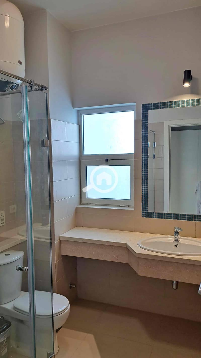 9 b65a4b59-279d-44ec-9b42-98526400b40b. jpg