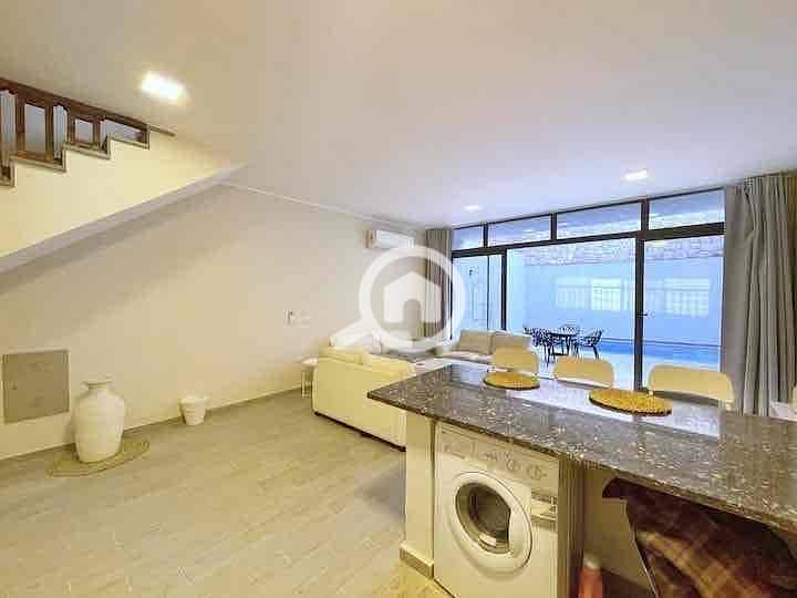 3 e51f77cf-43c9-4a49-a285-a892d8052b47. jpg