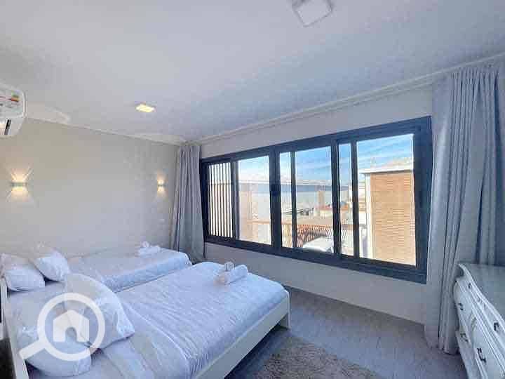 6 fe0e23de-3a37-40a8-bc54-b24e3dafffb2. jpg