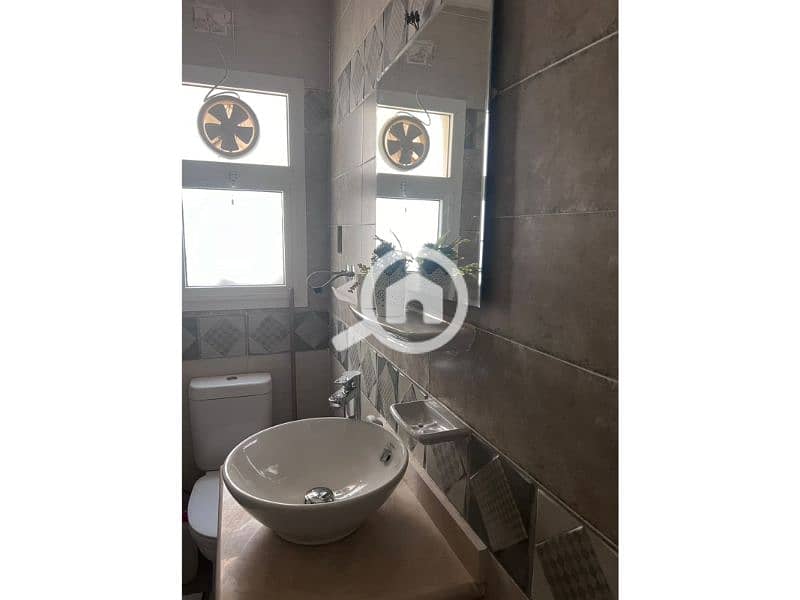 3 2ca9fbc3-1c71-4a27-9187-fcab67c5214d. jpg