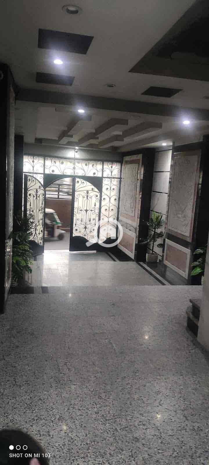 2 b972f628-353d-4719-8a67-1b13ff92d32d. jpg