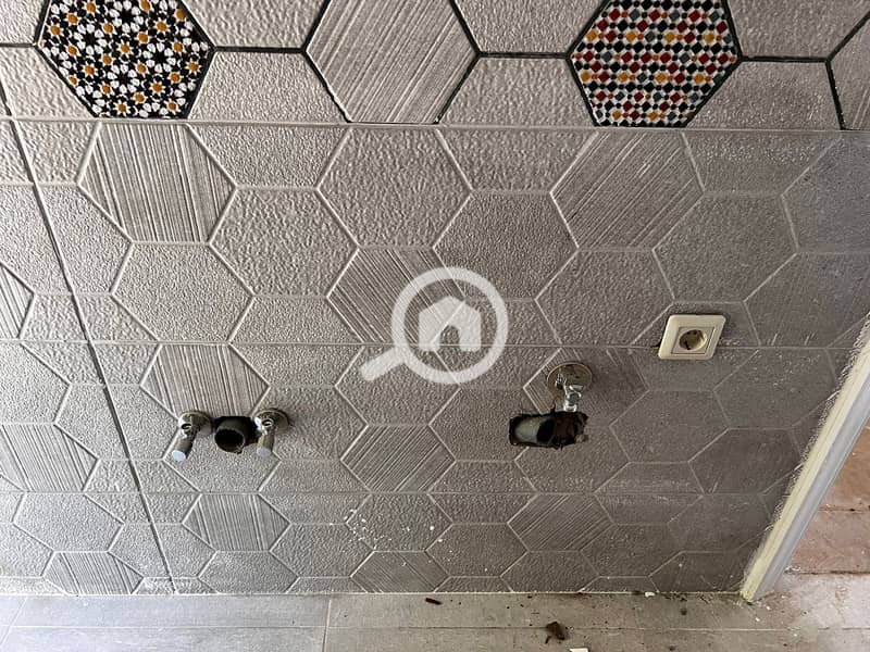 13 842836b1-c7b9-44c6-8f8d-e65dc4815032. jpg