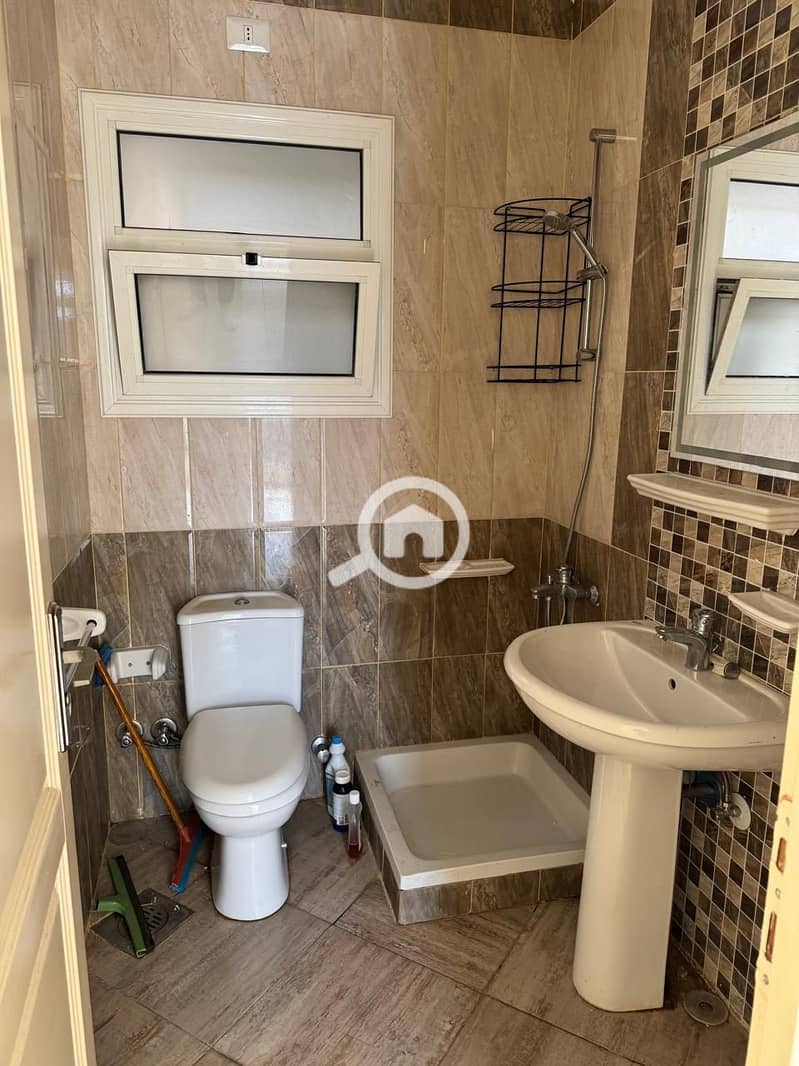 5 26dfb16d-6f1d-4975-866c-93eb5e1ee66b. jpg